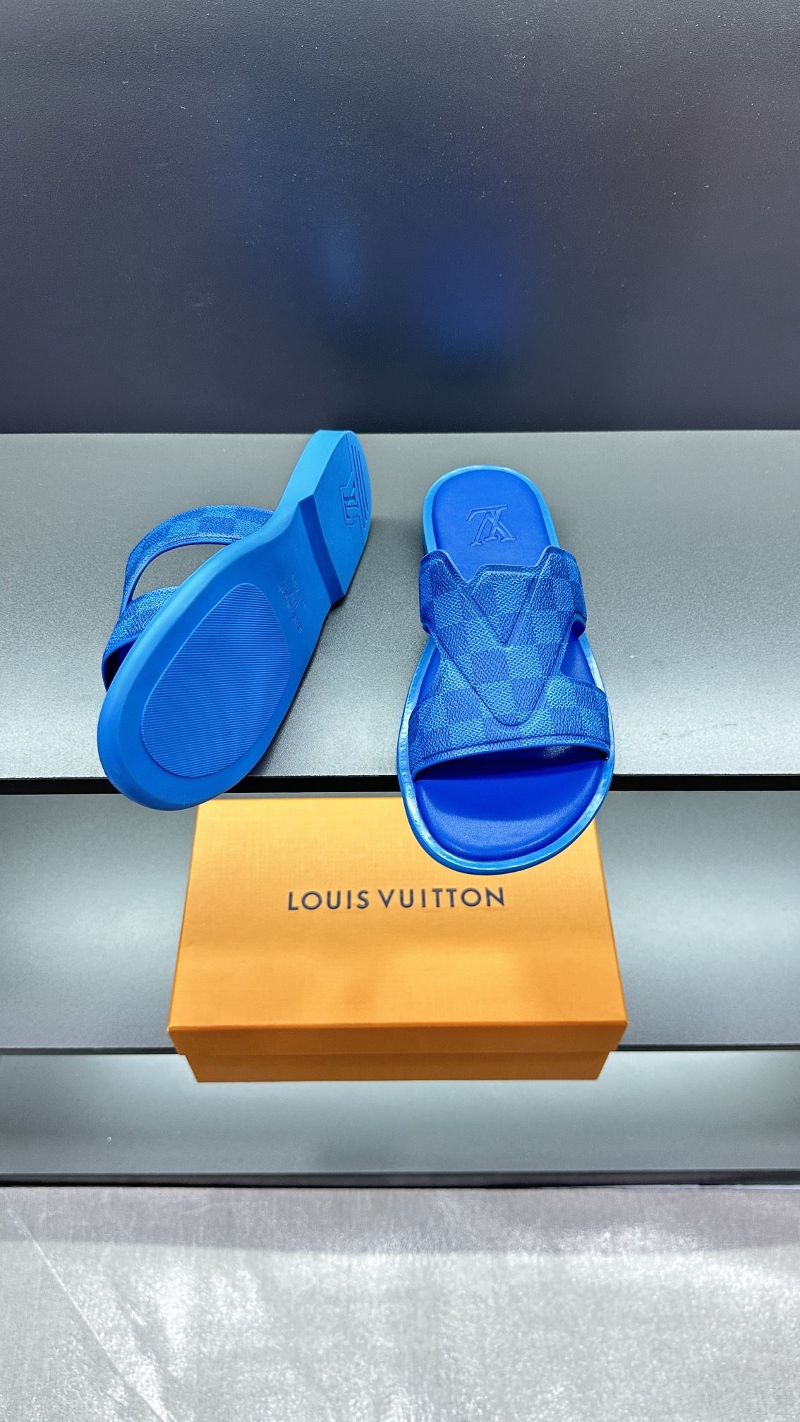 Louis Vuitton Slippers